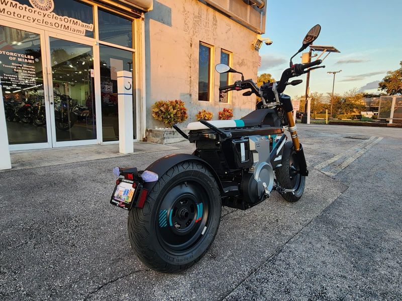 2024 BMW CE 02Image 13