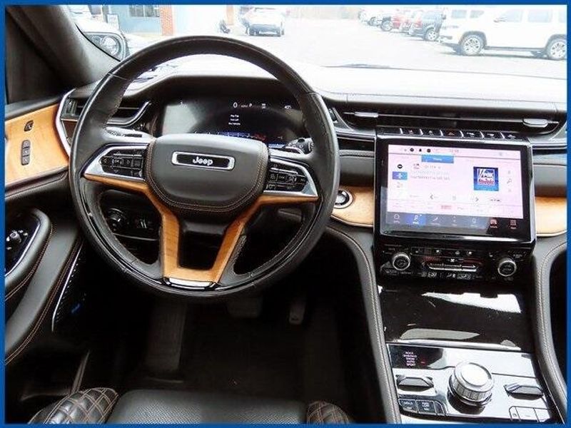 2022 Jeep Grand Cherokee SummitImage 11