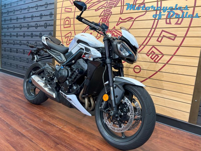 2024 Triumph Street Triple 765 R Image 2