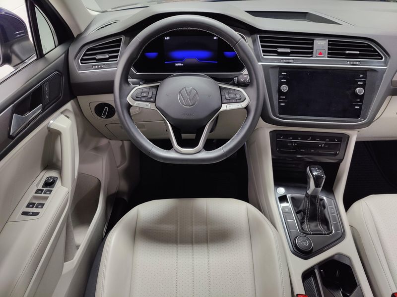 Used 2022 Volkswagen Tiguan SE 4-Motion AWDImage 14