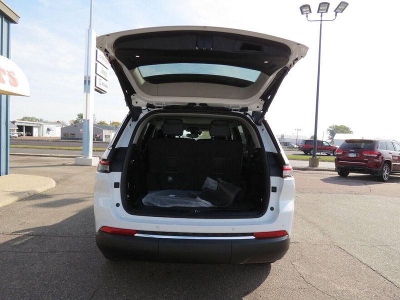 2021 Jeep Grand Cherokee L Limited 4x4 4dr SUVImage 44
