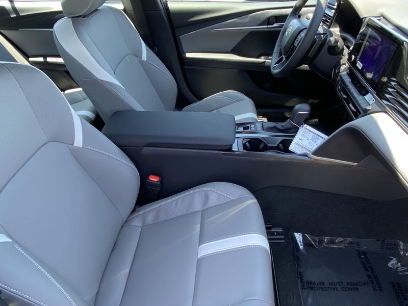 New 2025 Toyota Camry SEImage 10