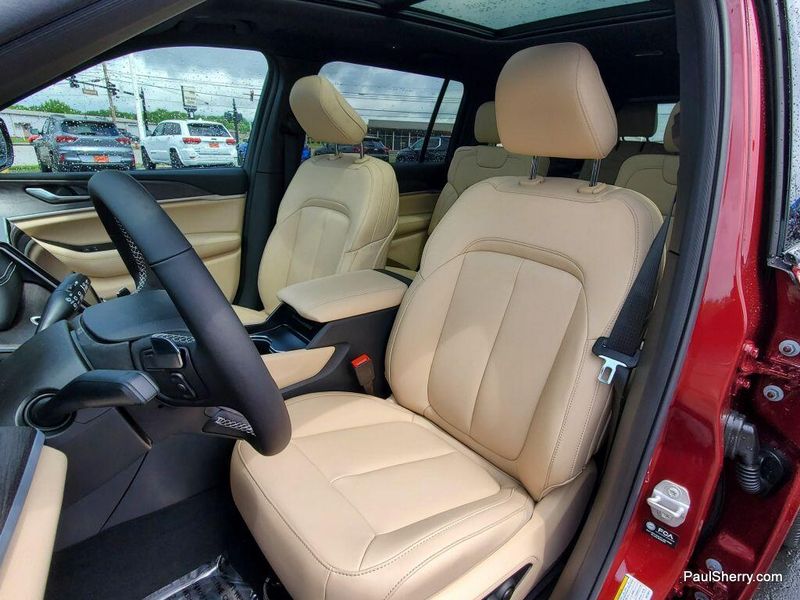 2025 Jeep Grand Cherokee L Limited 4x4Image 25