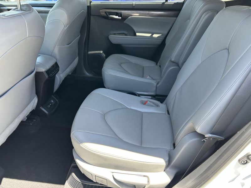 Used 2021 Toyota Highlander LimitedImage 15
