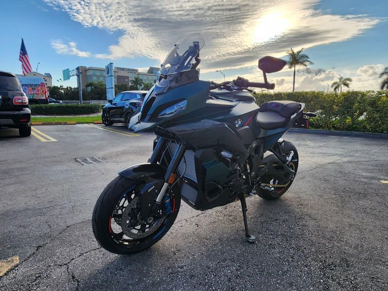 2026 BMW M 1000 XRImage 3