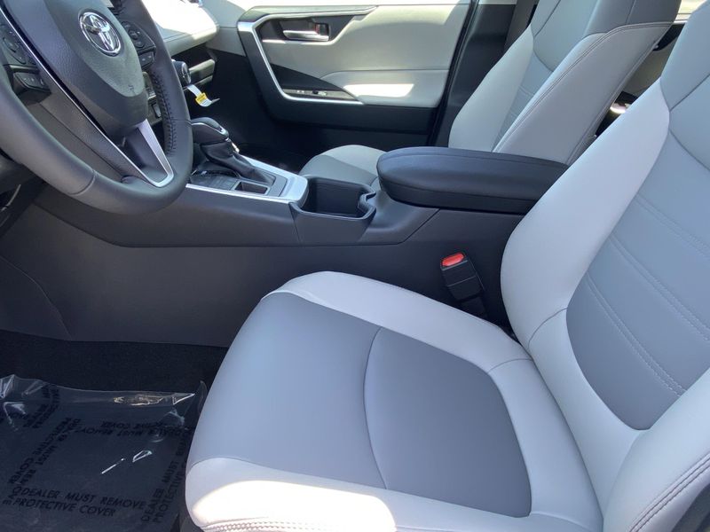 2025 Toyota RAV4 XLE PremiumImage 14