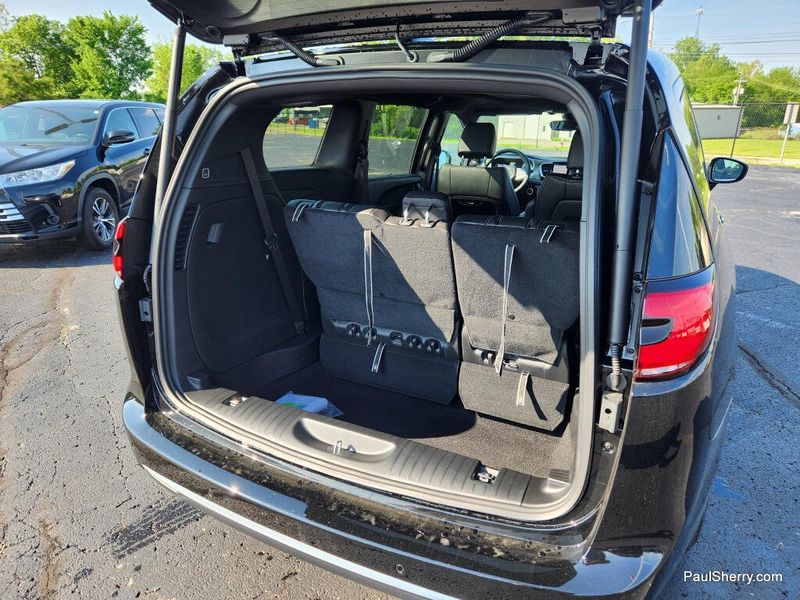New 2027 Chrysler Pacifica Select