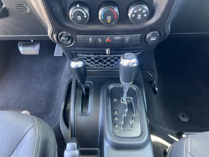 Used 2018 Jeep Wrangler JK SaharaImage 13