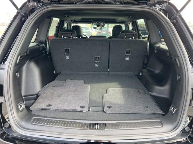2025 Jeep Grand Cherokee Laredo X 4x4