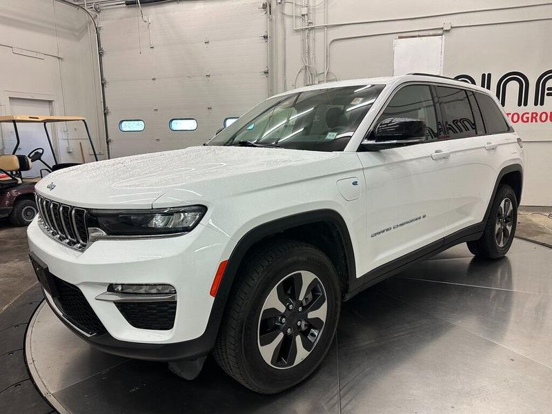 2024 Jeep Cherokee Limited 4xe photo 4