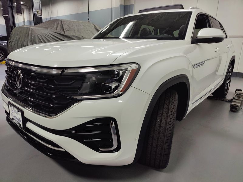 2025 Volkswagen Atlas Cross Sport SEL Premium R-Line photo 10