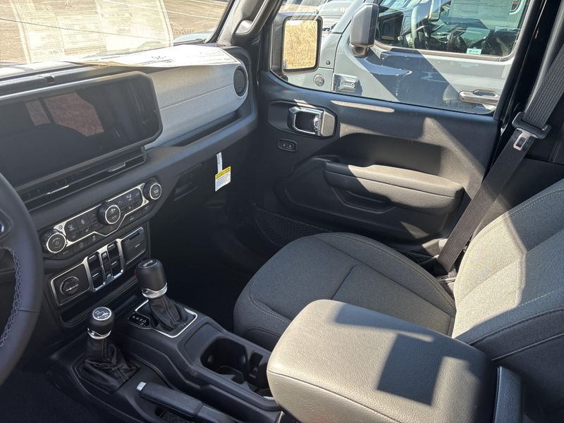 New 2026 Jeep Wrangler 4-door Sport SImage 24