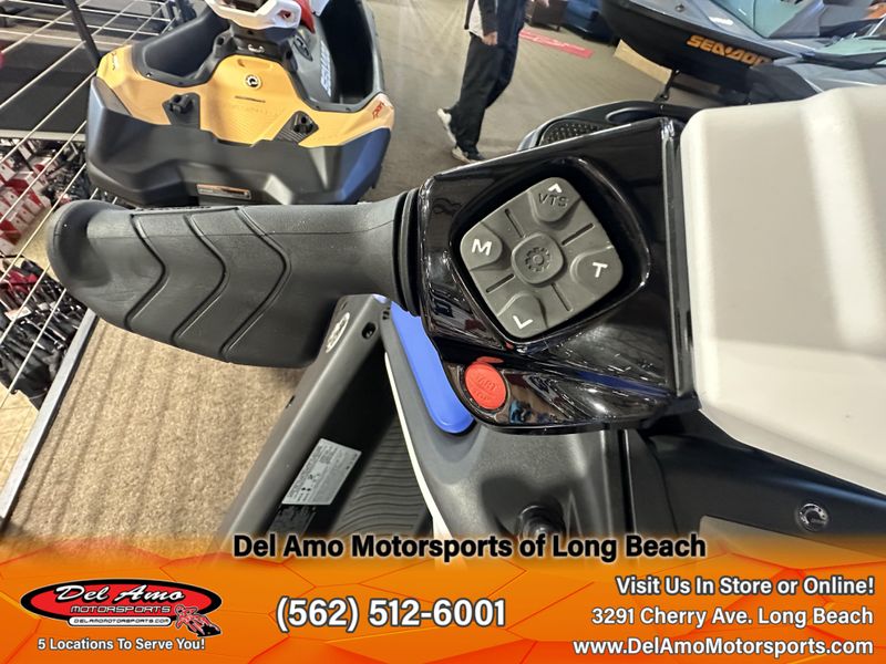 2024 Sea-Doo SPARK FOR 3 CONVENIENCE PACKAGE Image 6