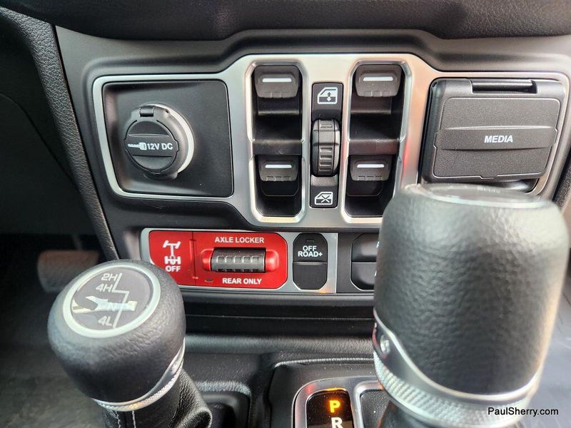 New 2025 Jeep Gladiator Willys 4x4