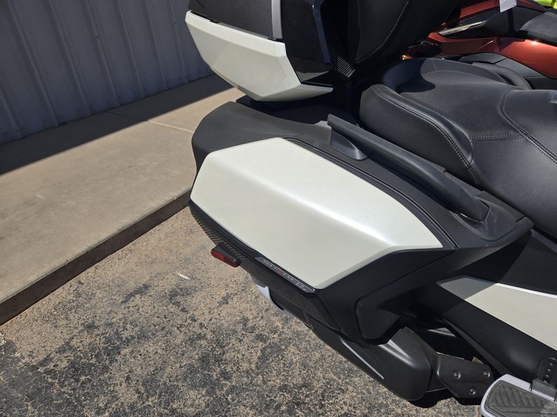NEW 2026 CAN-AM SPYDER RT SEATOSKY Image 18