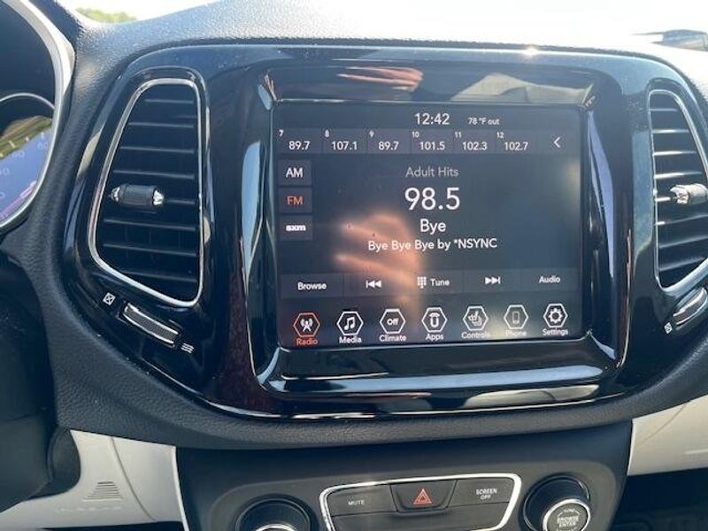 Used 2020 Jeep Compass Image 3