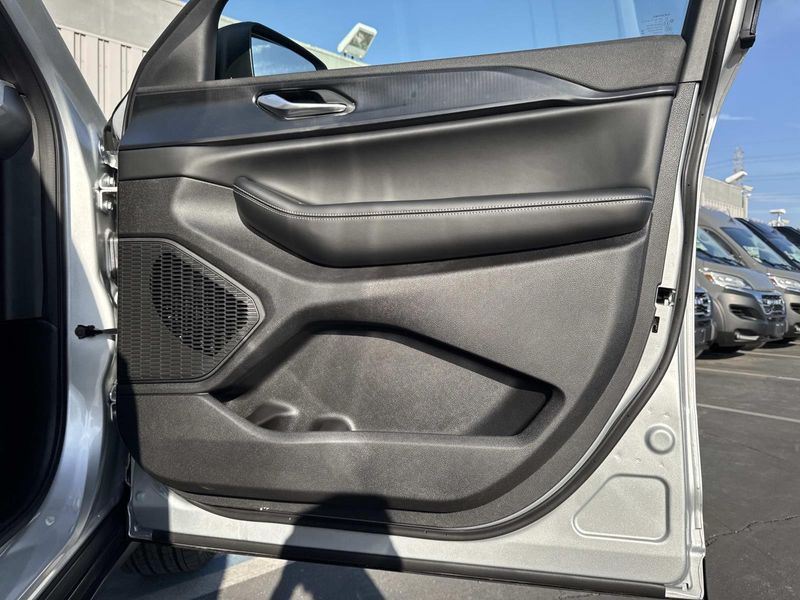 New 2026 Jeep Grand Cherokee L Laredo X 4x2
