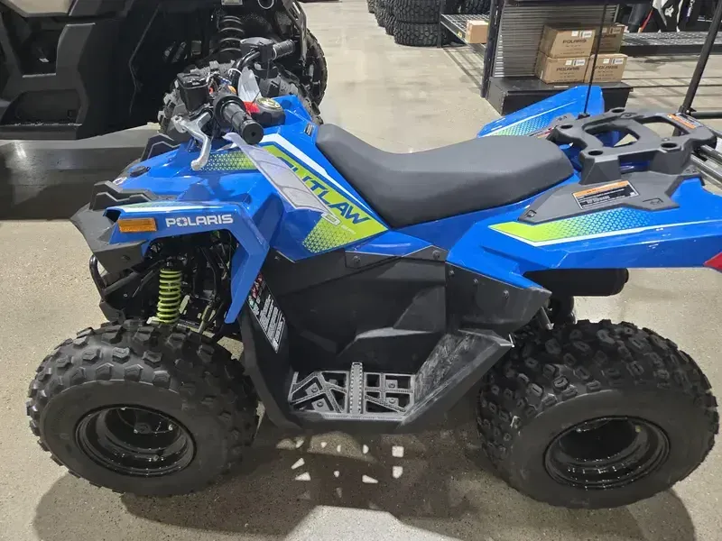 2025 Polaris OUTLAW 70 EFI VELOCITY BLUE AND LIFTED LIME Image 2