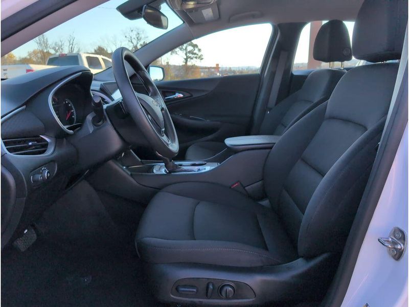 Used 2024 Chevrolet Malibu LTImage 9