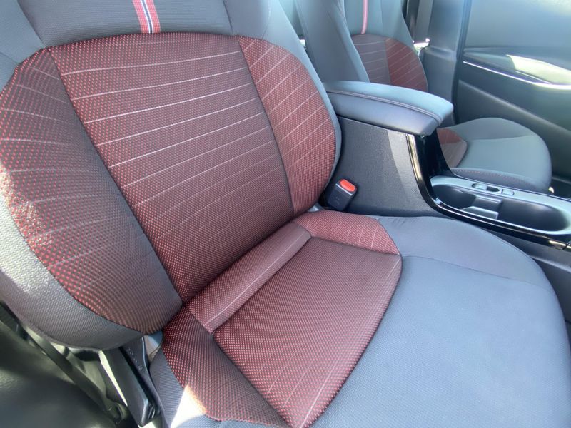 Used 2025 Toyota Corolla SEImage 13