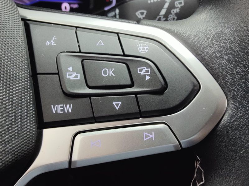 Used 2022 Volkswagen Atlas Cross Sport SEL AWD w/Sunroof/NavImage 32