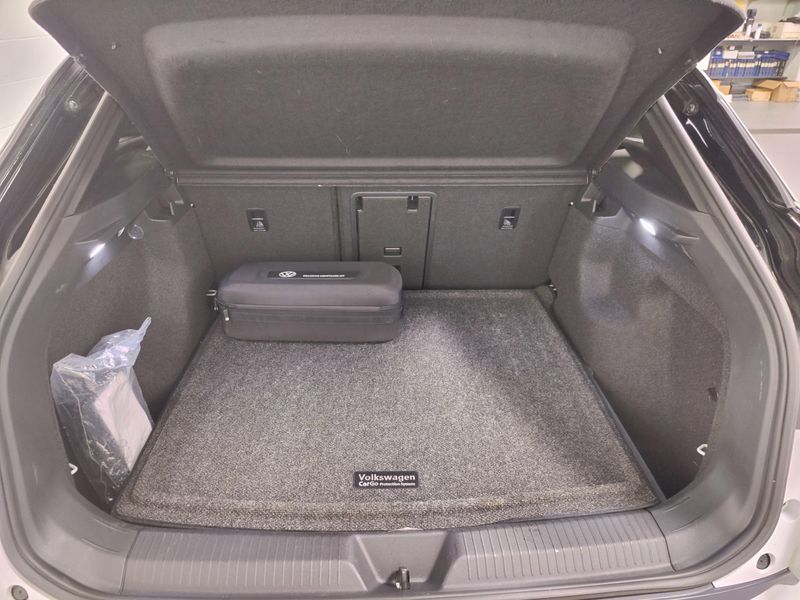2021 Volkswagen ID.4 1st Edition w/Glass Roof & Tow PkgImage 15