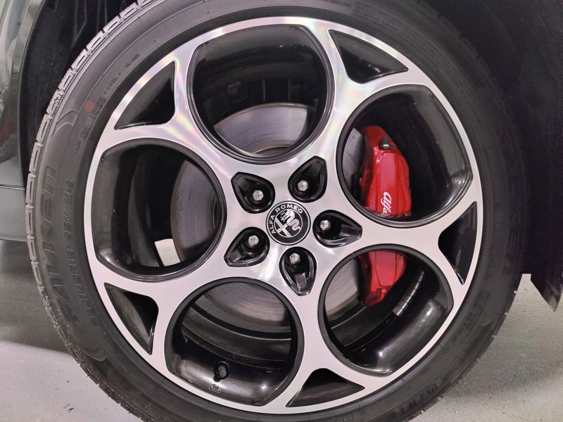 Used 2024 Alfa Romeo Tonale Veloce Premium AWD w/SunroofImage 8