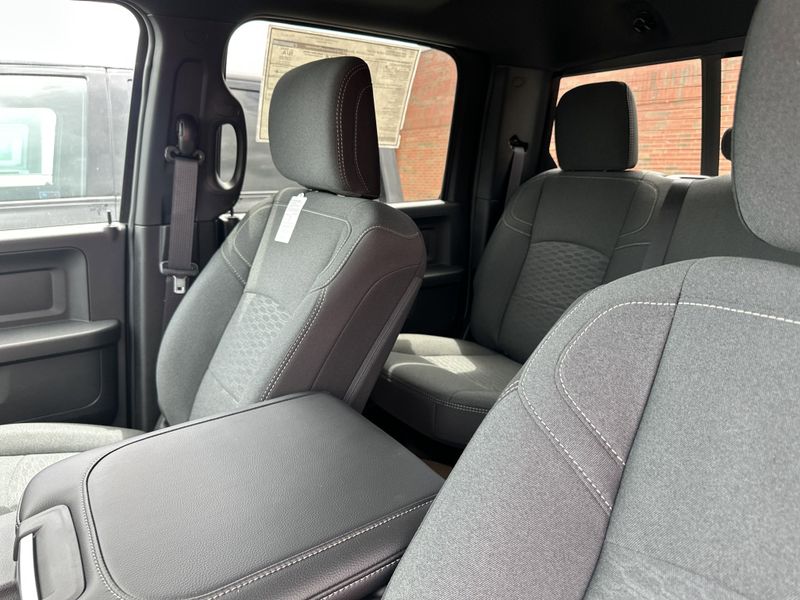 2025 RAM 3500 Tradesman Crew Cab Chassis 4x4 60