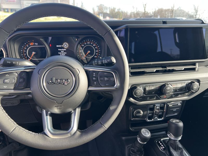 New 2026 Jeep Wrangler 4-door SaharaImage 13