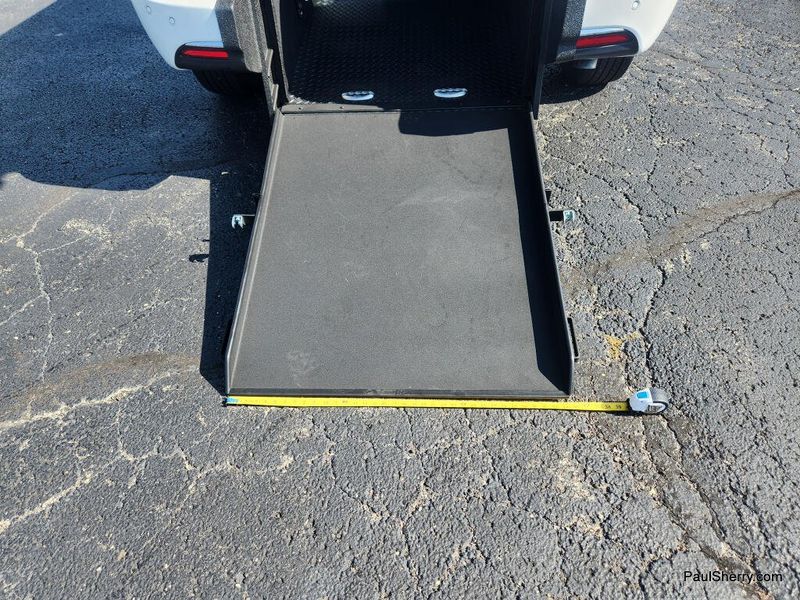 Used 2026 Chrysler Pacifica Select