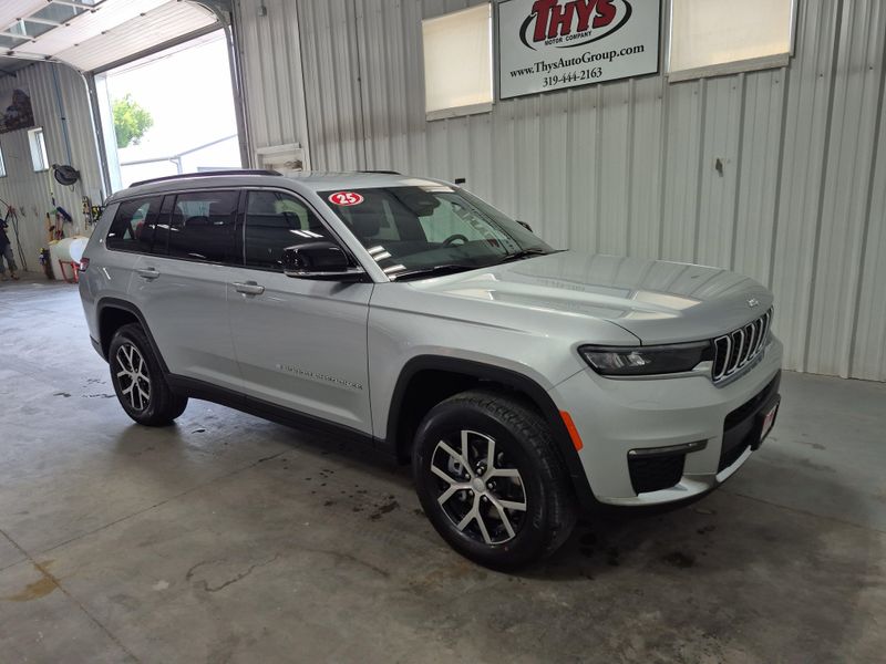New 2025 Jeep Grand Cherokee L Limited 4x4Image 3