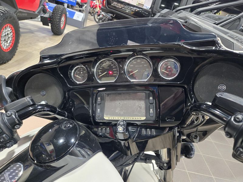 USED 2018 HARLEY STREET GLIDE SPECIAL Image 9