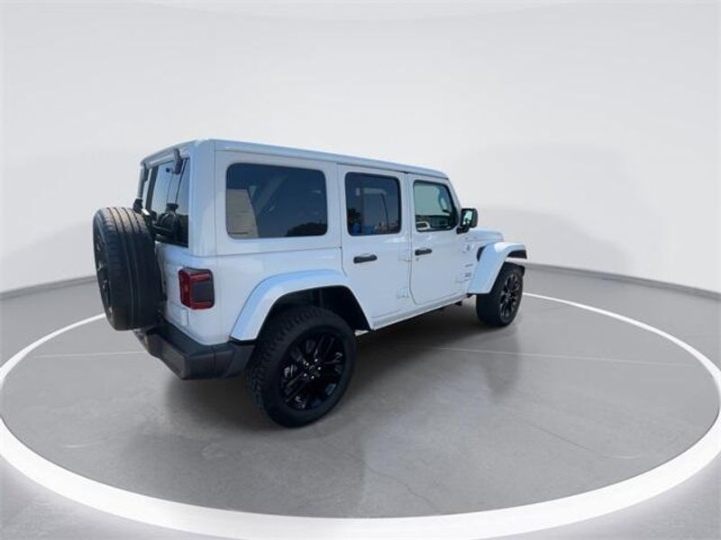 2024 Jeep Wrangler Sahara 4xe photo 8