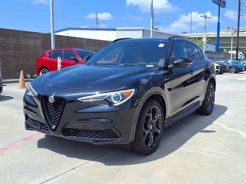 2022 Alfa Romeo Stelvio VeloceImage 2