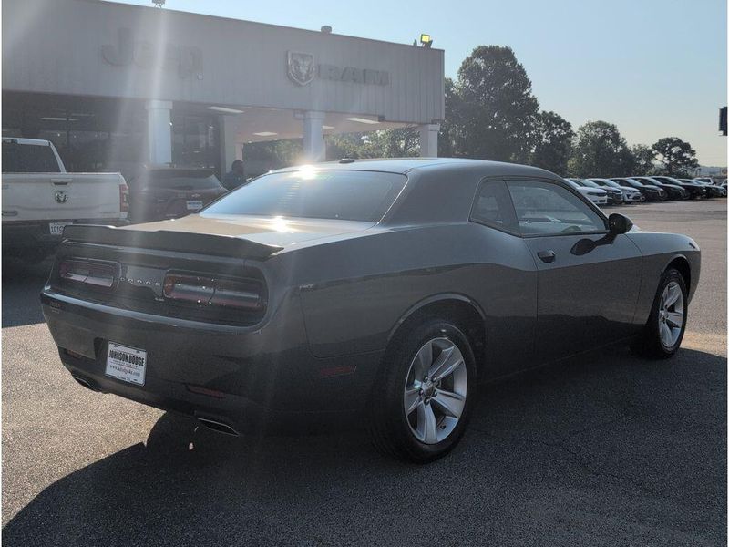 Used 2023 Dodge Challenger SXTImage 5