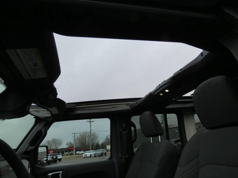 Used 2025 Jeep Wrangler 4xE Sahara 4x4 4dr SUVImage 22