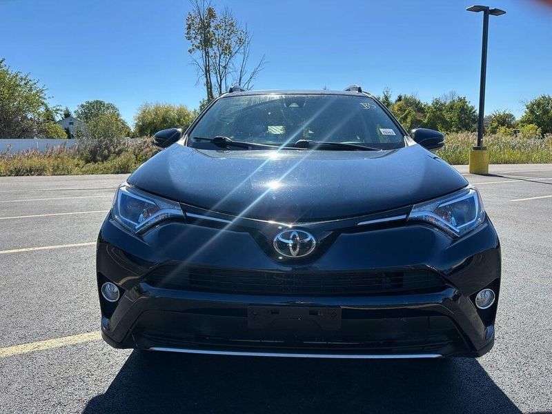 2017 Toyota RAV4 XLE photo 4