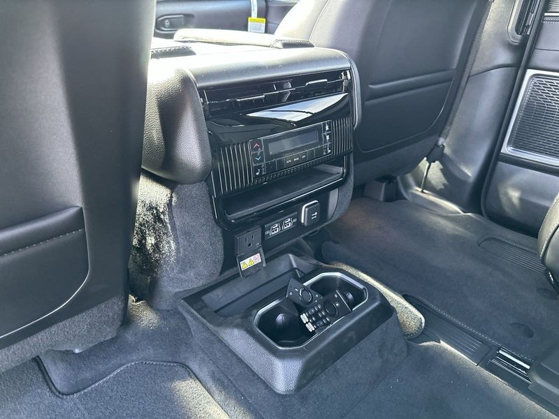 2023 Wagoneer L Carbide 4X4Image 17