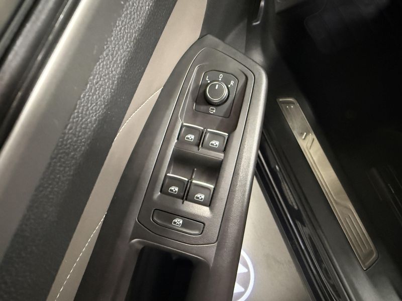 Used 2023 Volkswagen Atlas Cross Sport V6 AWD SEL Premium R-LineImage 24