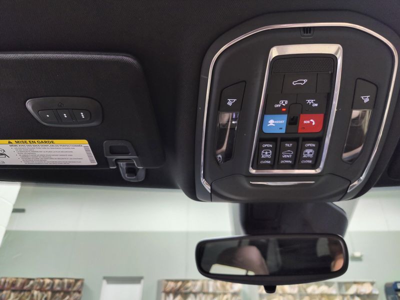 Used 2024 Jeep Grand Cherokee Limited Black 4X4 w/SunroofImage 29