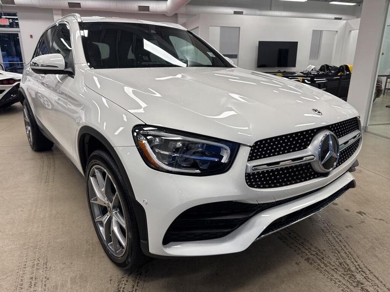 2022 Mercedes-Benz GLC 300Image 2