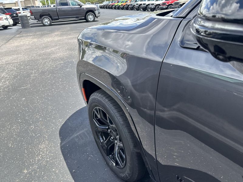 2025 Jeep Wagoneer Carbide 4x4Image 12