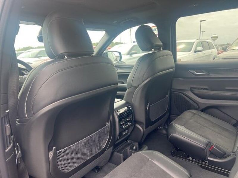 2025 Jeep Grand Cherokee L Altitude X 4x4Image 14