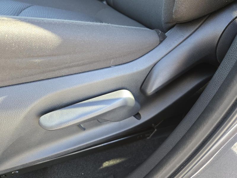 2023 Toyota RAV4 LE photo 2