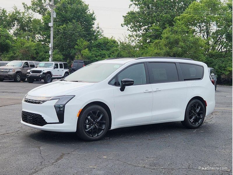 New 2027 Chrysler Pacifica Limited