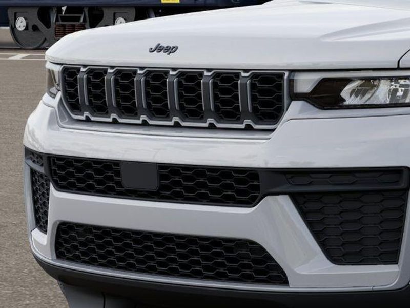 New 2026 Jeep Grand Cherokee Laredo Altitude 4x4Image 11