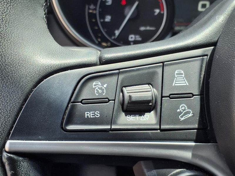 2018 Alfa Romeo Stelvio TiImage 19