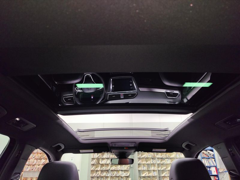 Used 2024 Volkswagen Tiguan AWD SEL R-Line w/Sunroof/navImage 8