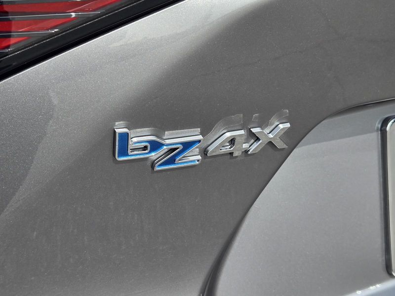 Used 2024 Toyota bZ4X XLE FWD (Natl)