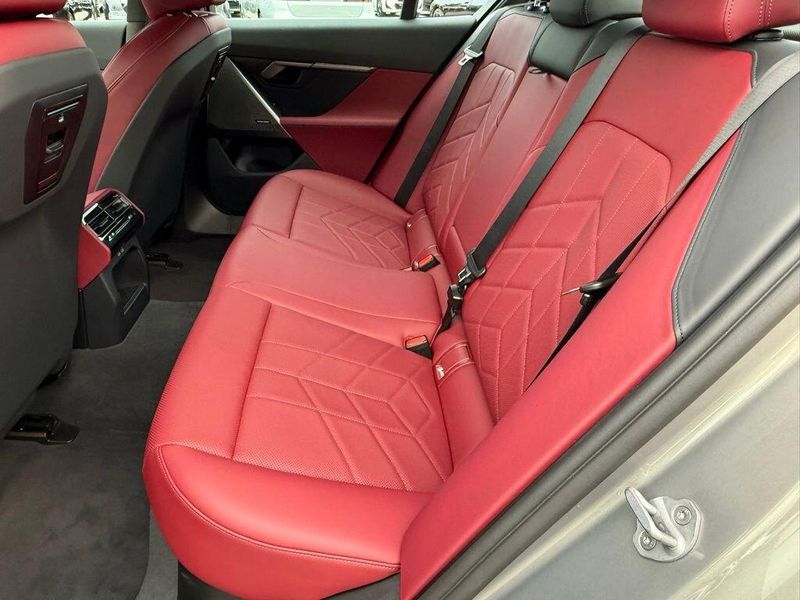 Used 2025 BMW 5 Series 530iImage 31